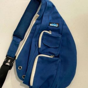 Meru sling bag in blue